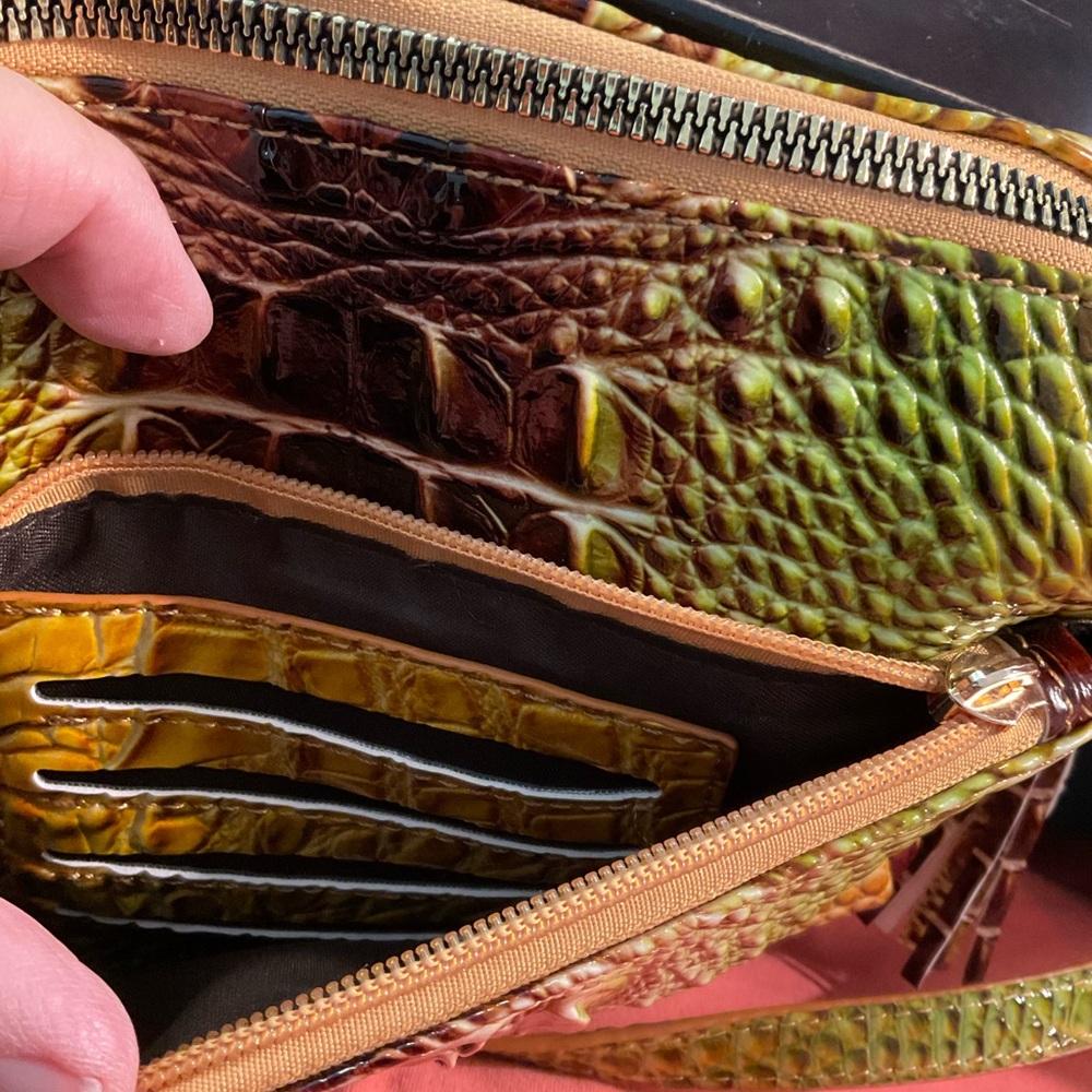 Stylish Crocodile Embossed Shoulder/Crossbody Bag. NWOT - Picture 3 of 4